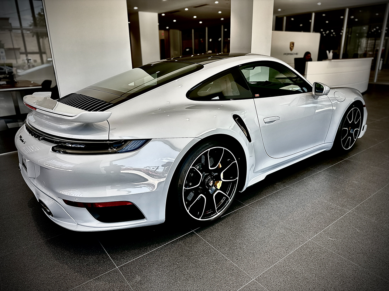 Showroom Porsche Back